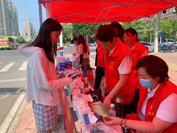 助力学子圆梦，践行国企担当  安徽盐业地产集团组织爱心助考公益活动